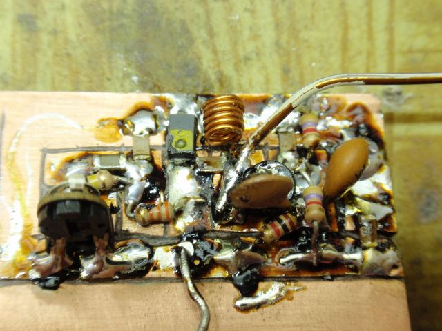 Single-tube voltage-controlled oscillator frequency modulation transmitter