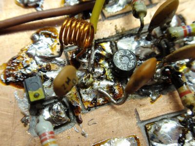 Single-tube voltage-controlled oscillator frequency modulation transmitter