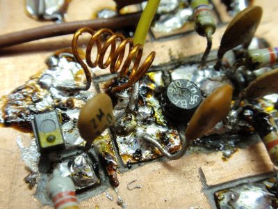 Single-tube voltage-controlled oscillator frequency modulation transmitter