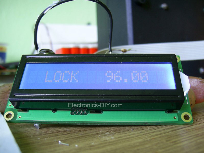 8瓦 PLL 立体声发射器带 LCD