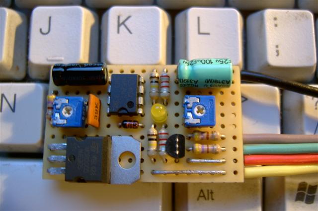 Automotive dome light delay dimmer