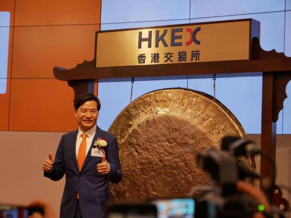 小米市值被腰斩，在AI时代雷军100亿豪赌<a href='/article/tag/物联网' target='_blank' style='cursor:pointer;color:#D05C38;text-decoration:underline;'>物联网</a>