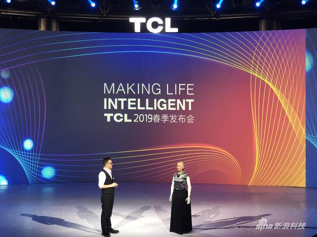 和机器人索菲亚互撩