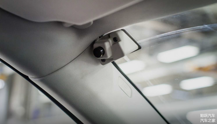 检测驾驶员行为的车内摄像头