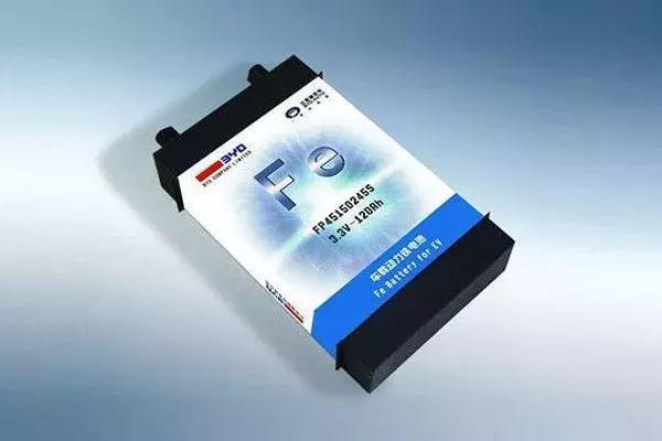 比亚迪明年推新铁锂电池：体积能量密度升50%，寿命120万公里，成本降30%