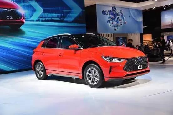 比亚迪明年推新铁锂电池：体积能量密度升50%，寿命120万公里，成本降30%