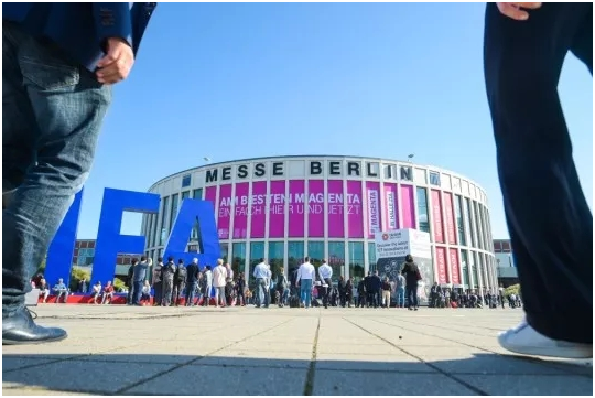 IFA2019消费电子技术趋势:5G、AI还是折叠屏? IFA2019消费电子技术趋势:5G、<a href='/tag/AI' target='_blank' style='cursor:pointer;color:#D05C38;text-decoration:underline;'>AI</a>还是<a href='/tag/折叠屏' target='_blank' style='cursor:pointer;color:#D05C38;text-decoration:underline;'>折叠屏</a>?