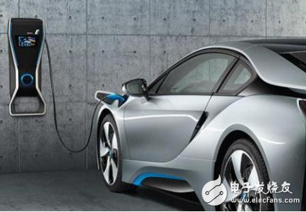 苹果的新专利可让电动汽车进行自动充电