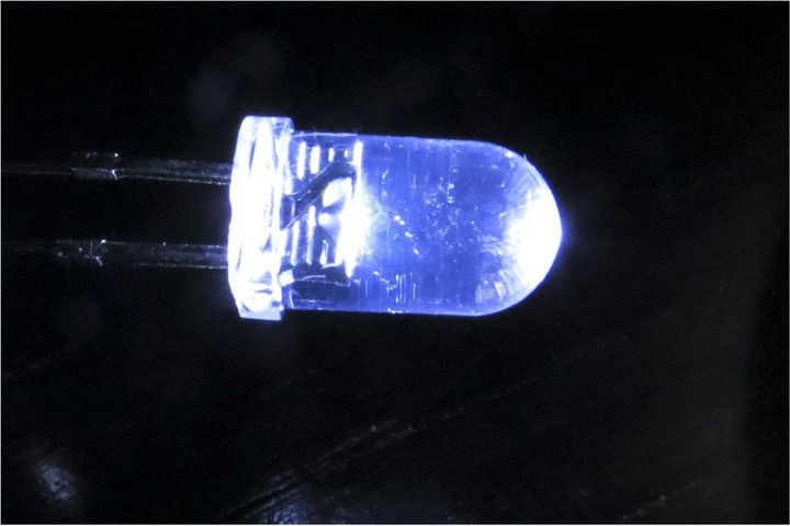 电动汽车,黑科技,前瞻技术,UCLA热电发电机,热电发电机,辐射冷却发电,热电发电机电动汽车,汽车新技术 电动汽车,黑科技,前瞻技术,UCLA热电发电机,热电发电机,辐射冷却发电,热电发电机电动汽车,汽车新技术