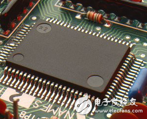 该部分核心是PIC16F877A单片机。它是由美国Microchip公司生产的8位单片机，具有独特的RISC结构，数据总线和指令总线分离的哈佛总线结构。它连接各个终端设备，响应主控机发送来的查询命令，并将被测设备的状态信息回送给主控机。单片机的I／O口与被测设备的终端相连，以获取所需状态信息。电路分为三部分：数据采集电路（图3）、LED显示电路、按键电路。