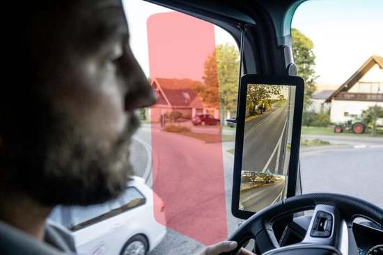 黑科技,前瞻技术,自动驾驶,奔驰卡车,奔驰卡车数字化摄像头,奔驰卡车外后视镜,奔驰卡车MirrorCam,汽车新技术 黑科技,前瞻技术,自动驾驶,奔驰卡车,奔驰卡车数字化摄像头,奔驰卡车外后视镜,奔驰卡车MirrorCam,汽车新技术