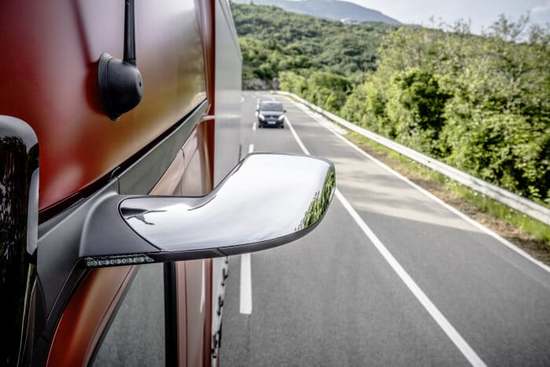 黑科技,前瞻技术,自动驾驶,奔驰卡车,奔驰卡车数字化摄像头,奔驰卡车外后视镜,奔驰卡车MirrorCam,汽车新技术 黑科技,前瞻技术,自动驾驶,奔驰卡车,奔驰卡车数字化摄像头,奔驰卡车外后视镜,奔驰卡车MirrorCam,汽车新技术