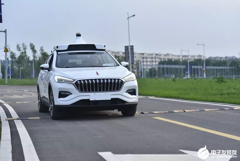 智能网联作为一项颠覆性的技术 正在不断重塑整个汽车产业的生态 