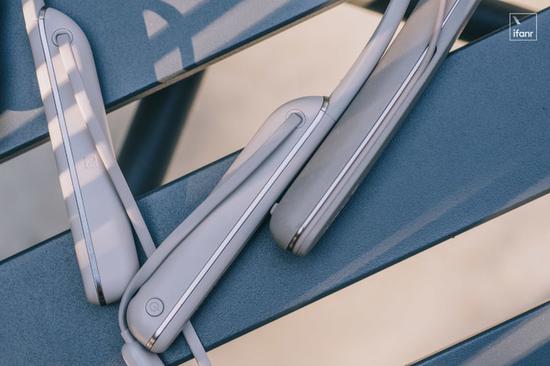 ▲ 内侧 WI-1000XM2，外侧 WI-1000X