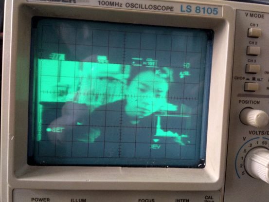 示波器秒变电视机 女工程师逆天DIY