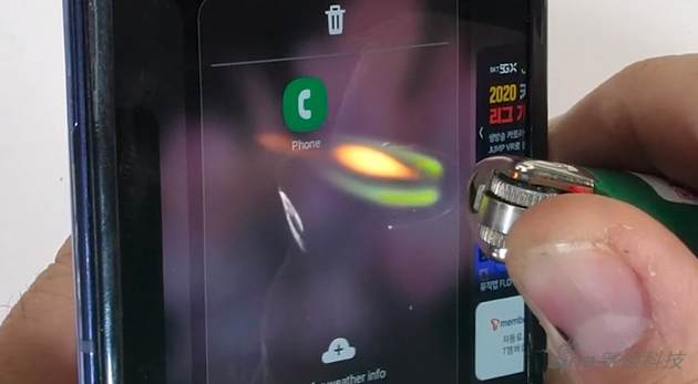 用火烧屏幕，外层没事，屏幕会出现损伤