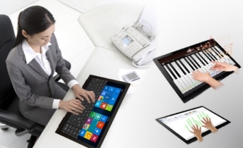 图片包含 人员, 室内, 就坐, 笔记本电脑
描述已自动生成