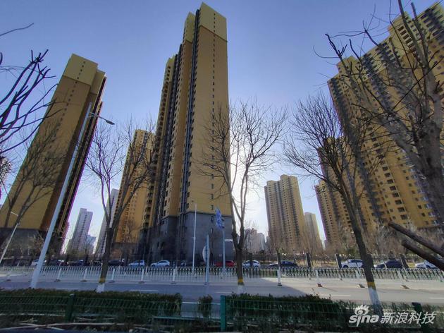 超广角镜头的拍摄角度达到了119°，并且集成了微距镜头。