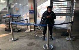 图片包含 地板, 建筑物, 室内, 地面
描述已自动生成