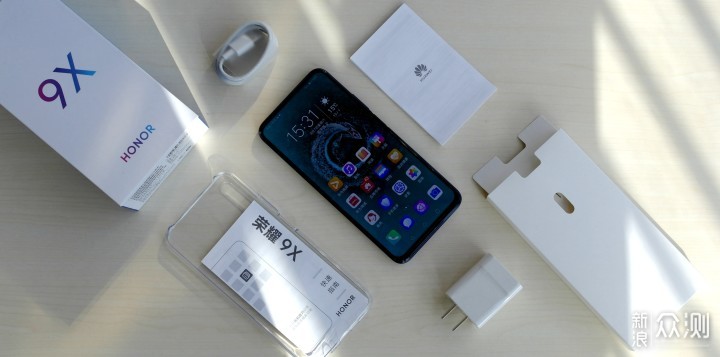 荣耀20S VS 9X ,360°无死角对比谁是最强中端_新浪众测