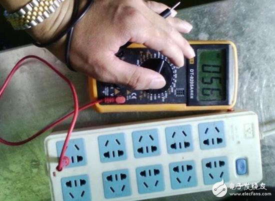 如何使用数字万用表区分火线和零线