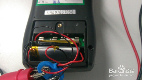 数字万用表9V电池改装3.7V锂电充电电池方法教程