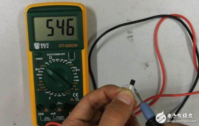 如何用万用表来区分三极管的极性?