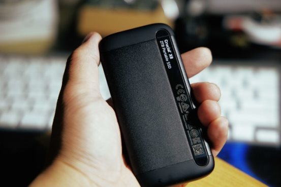 是时候添置一块大容量SSD了 英睿达X8