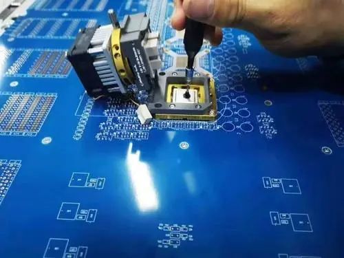 芯片危机笼罩全球汽车业，国产芯片替代机遇来临？