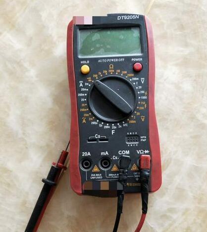 万能表怎么测量干电池