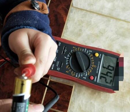 万能表怎么测量干电池