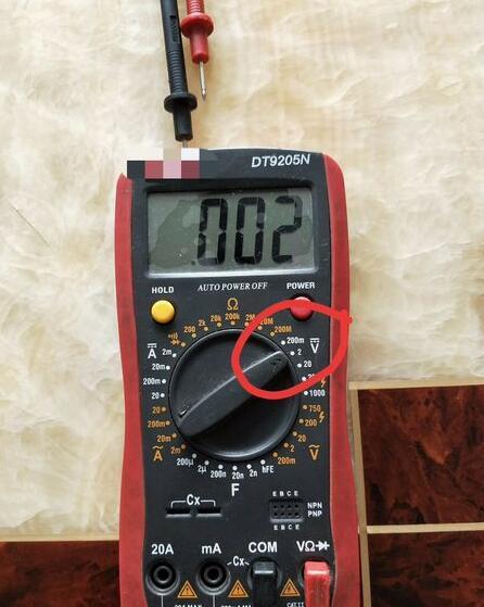 万能表怎么测量干电池