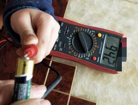 万能表怎么测量干电池