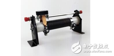 中性点电阻值的选择若取得太低时，则单相接地电流较大，对通信线路干扰大；若阻值取得太大，则继电保护动作不可靠。一般来说，中性点电阻中的电流在100～200A时对通信线路的干扰不成问题，在此条件下，10kV架空线路，中性点电阻值为28.80～57.74Ω。对于电缆为主的配电网，根据日本的经验，中性点电阻中的电流在400～800A时，对通信线的干扰问题不大，据此，10kV电缆配网中性点电阻值的范围应为7.2～14.4Ω。