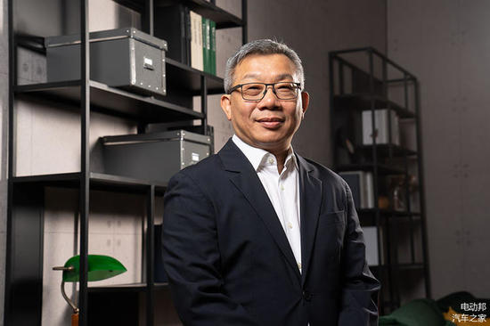 ▲ 主讲人:邓志伟 Simon Teng
Arm 汽车和物联网事业部 亚太区合作伙伴关系高级总监