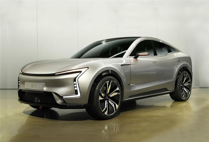 华为余承东：首款鸿蒙座舱汽车年底发布，赛力斯率先搭载