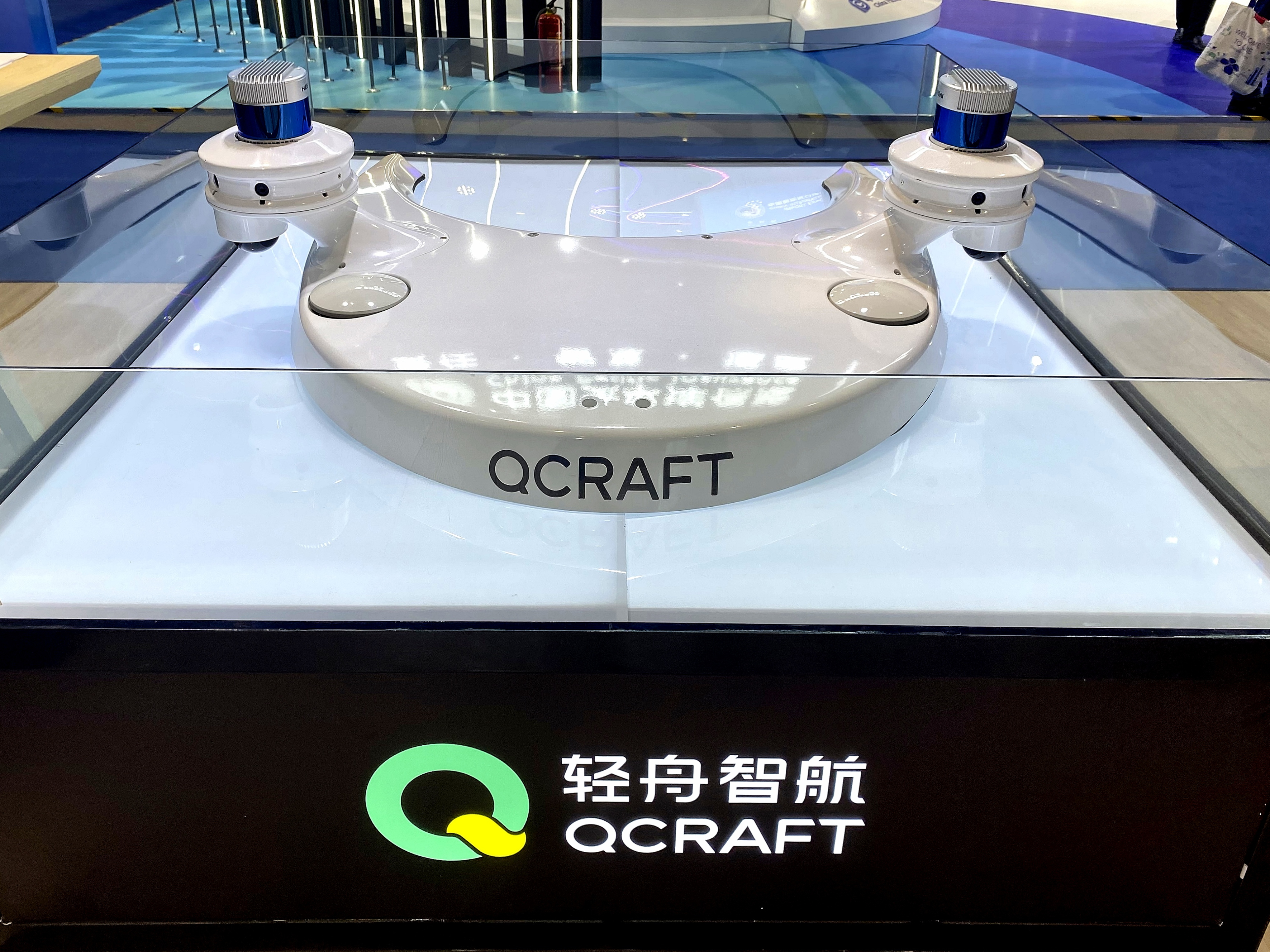 Driven-by-QCraft第三代自动驾驶硬件方案多传感器融合套件亮相进博会