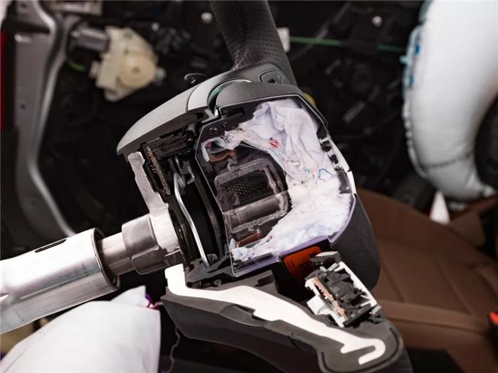 我们终将都需要车顶安全气囊？｜技术流