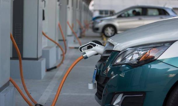 性能远超锂电池！全球首款铝电池问世，续航1200公里，能用15年