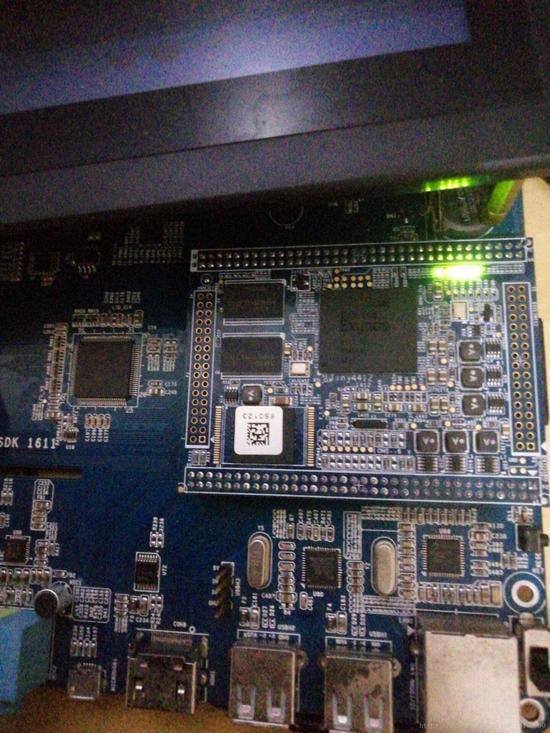 这里写图片描述