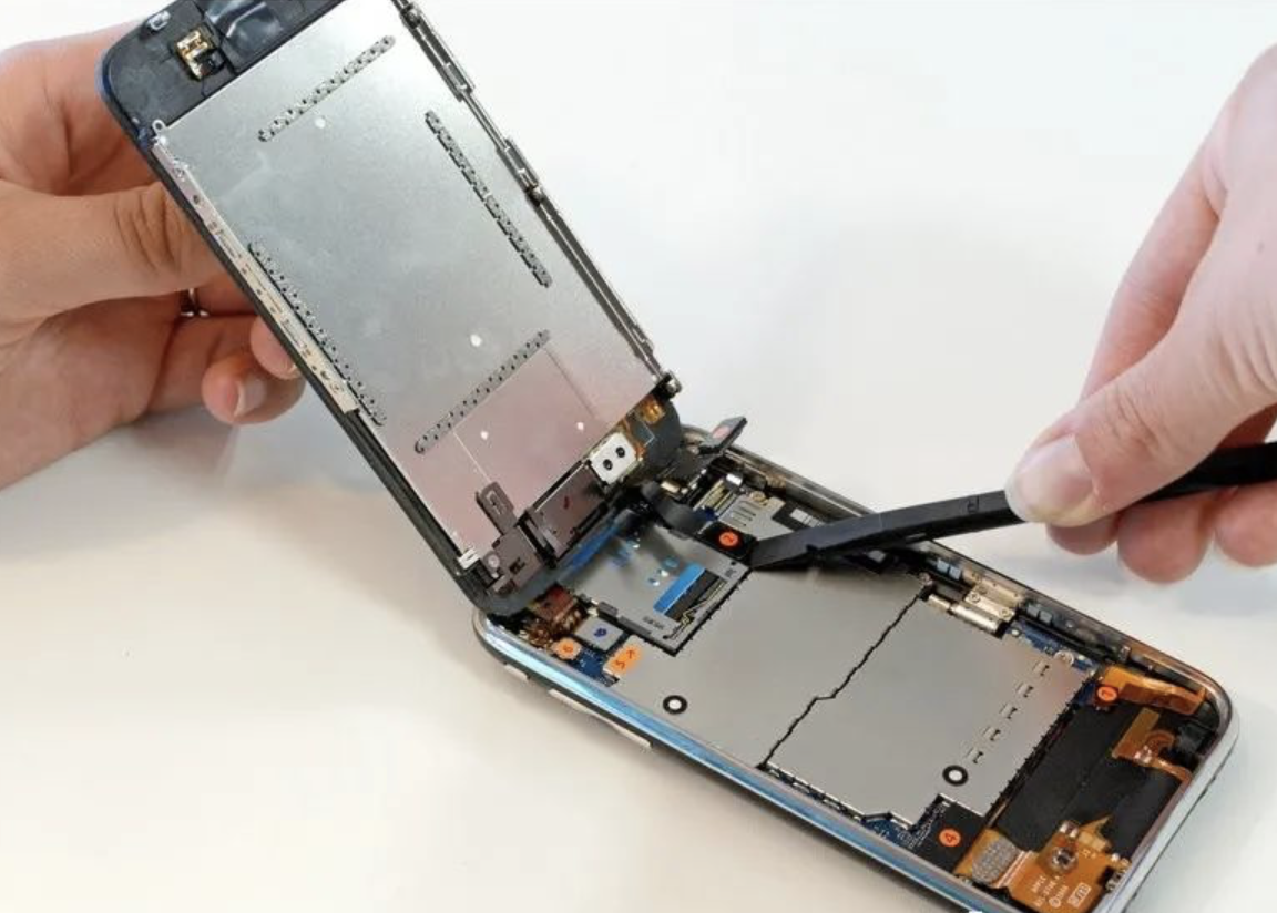 iPhone 14 Pro Max disassembly and its main component suppliers