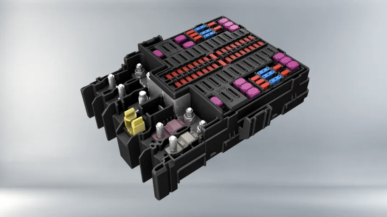 CE BOX：汽车电气系统的核心枢纽